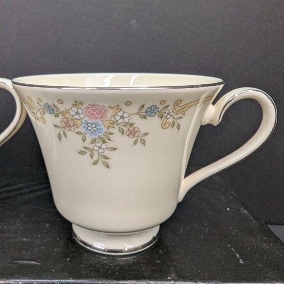 Vintage Royal Doulton England Fine Bone China Giselle H5086 Teacup Set of 2 - Picture 3 of 8